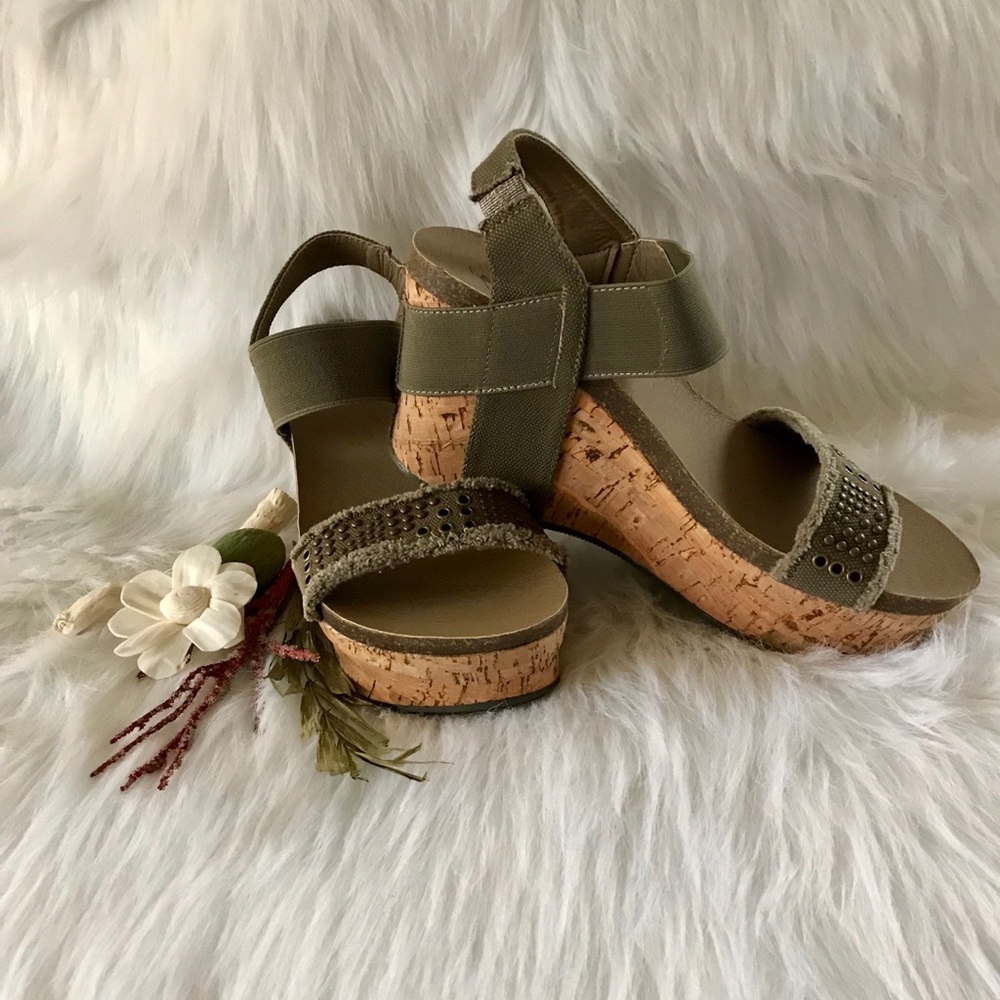 Super Chic Wedges🌻